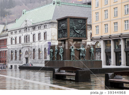 Monument to the sailors Monument to the sailors 39344968