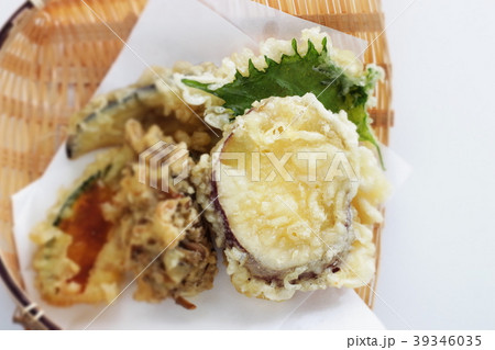 秋野菜の天ぷら盛り合わせの写真素材