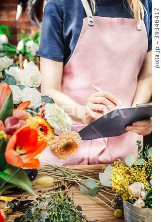 Florist at work Florist at work 39346417