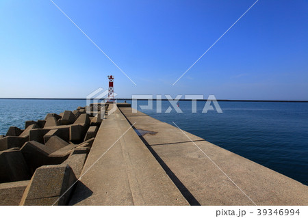 酒田港 防波堤と灯台 酒田港 防波堤と灯台 39346994