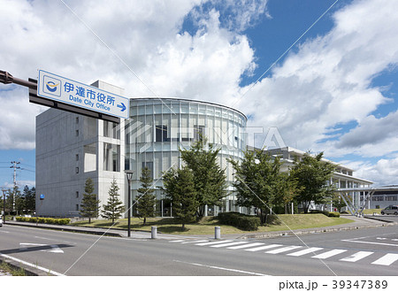 阿武隈山脈から連なる緑の原風景を活かした透明性と屋上緑化が特徴の福島県伊達市役所本庁舎 阿武隈山脈から連なる緑の原風景を活かした透明性と屋上緑化が特徴の福島県伊達市役所本庁舎 39347389