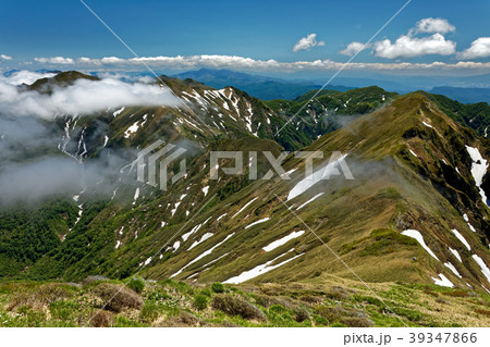 初夏の上越国境・仙ノ倉山稜線 初夏の上越国境・仙ノ倉山稜線 39347866