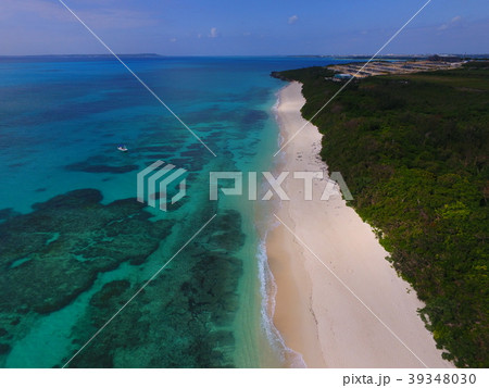 宮古島　青い海白くて美しい砂浜　ミヤコブルーをドローンにて空撮 39348030
