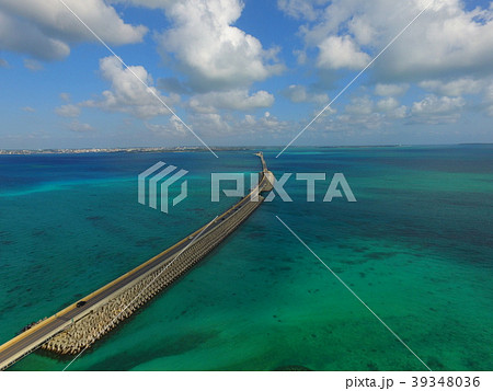 宮古島　青い空青い海　伊良部大橋を空撮　 39348036