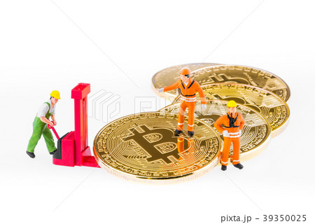 Miniature Worker are mining Bitcoin activity Miniature Worker are mining Bitcoin activity 39350025