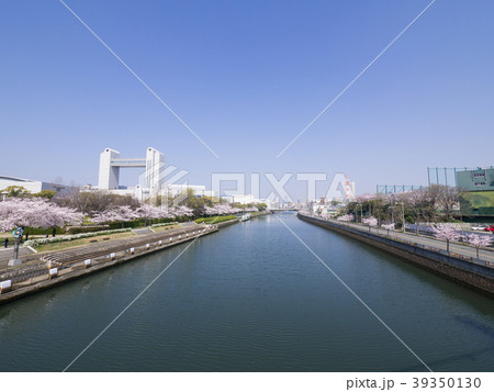 名古屋熱田区都市風景　熱田記念橋から名古屋国際会議場と名古屋駅中心部を望む 39350130