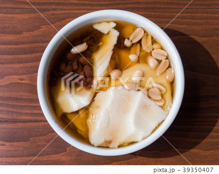 台湾スイーツ・豆花(トウファ)のクローズアップ 台湾スイーツ・豆花(トウファ)のクローズアップ 39350407