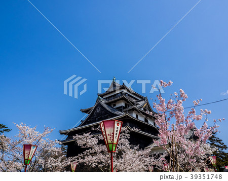 日本の城　松江城　別名千鳥城　天守閣は国宝　日本桜名所100選　都市景観100選に選ばれている 39351748