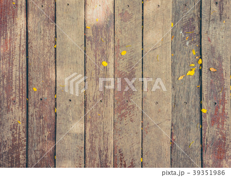 wood texture with natural patterns . wood texture with natural patterns . 39351986