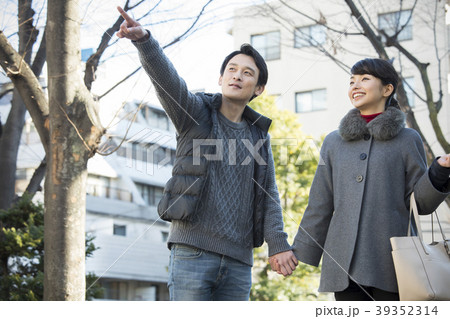 カップル・屋外 カップル・屋外 39352314