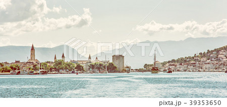 Panoramic photo of the old town Trogir and Ciovo i 39353650