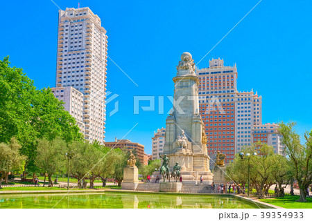 Spain Square (Plaza de Espana)   39354933