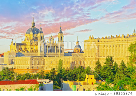 Panorama view on Royal Palace (Palacio Real) 39355374