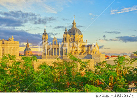 Panorama view on Royal Palace (Palacio Real) Panorama view on Royal Palace (Palacio Real) 39355377