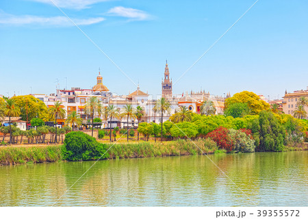 View on downtown of Seville 39355572