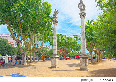 Column Alameda de Hercules in downtown 39355583