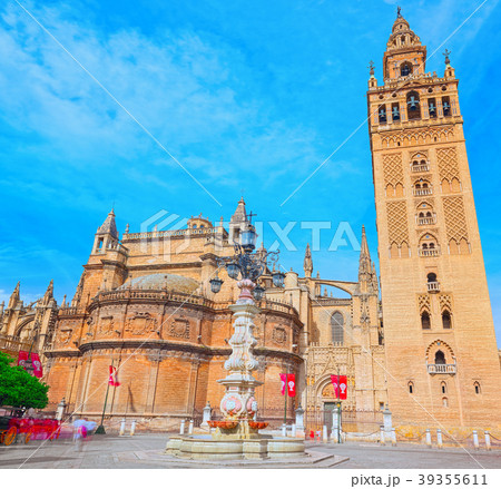 Square Virgin of the Kings (Plaza Virgen ) Square Virgin of the Kings (Plaza Virgen ) 39355611