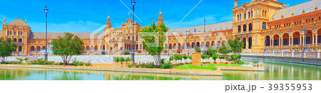 Square of the Spain is a square  39355953