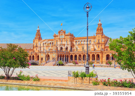 Square of the Spain is a square  39355954