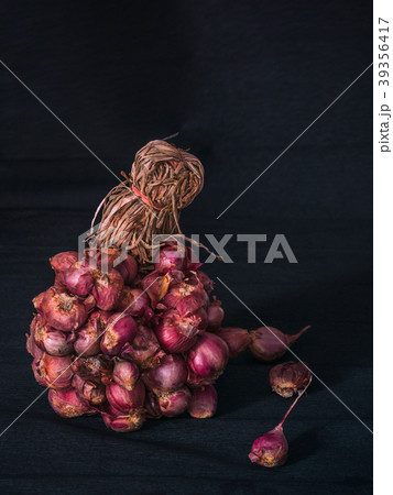 Closeup red shallot on dark background 39356417
