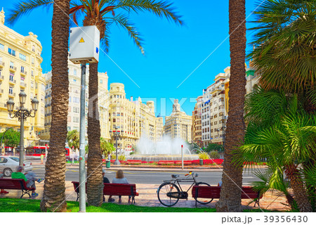 Fountain on Modernism Plaza of the City Hall  39356430