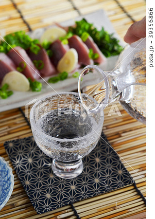 初鰹で乾杯 39356866