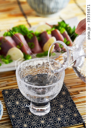 初鰹で乾杯 39356871