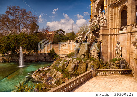 Parc de la Ciutadella - Water Fountain - Side view 39360228
