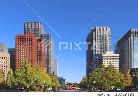 東京・丸の内の高層ビル群 39363335
