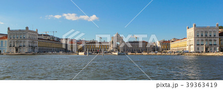 The Commerce Square (Praca do Comercio) in Lisbon The Commerce Square (Praca do Comercio) in Lisbon 39363419