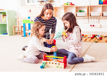 the teacner is showing how to do it 39363852