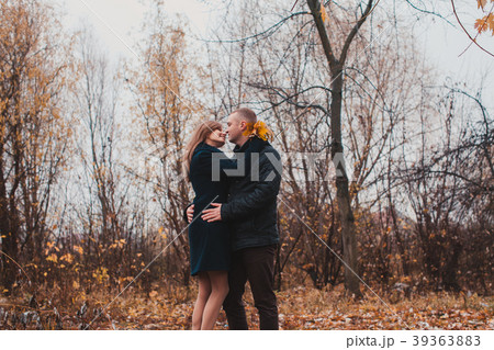 Happy couple in the autumn park 39363883