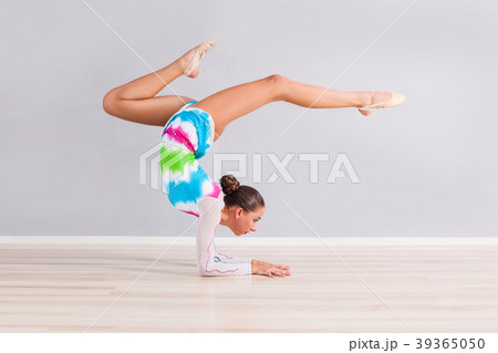 Professional gymnast woman Professional gymnast woman 39365050