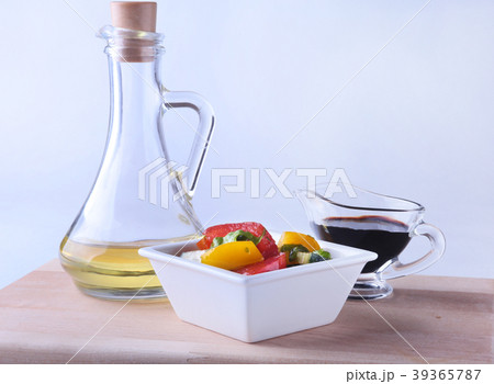 fresh vegetable salad with tomato, cucumber, bell 39365787