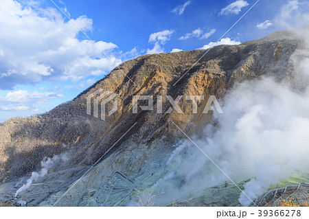 箱根_噴煙あげる大涌谷 39366278