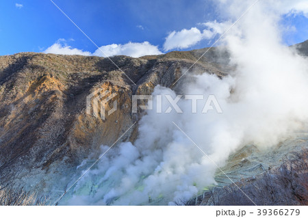箱根_噴煙あげる大涌谷 39366279