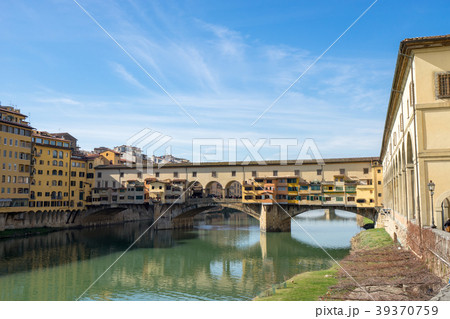 アルノ川とポンテヴェキオの風景 39370759