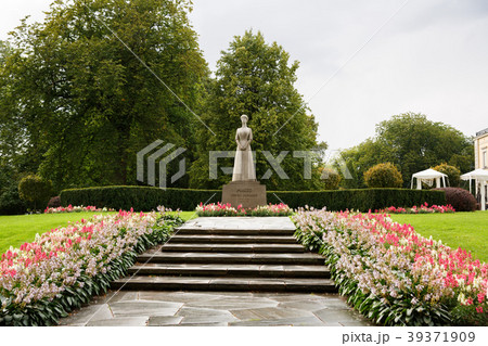 The statue of Queen Maud 39371909