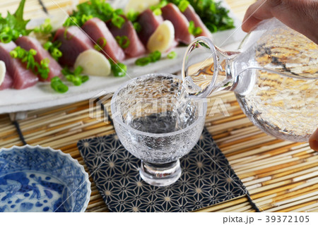 初鰹で乾杯 39372105