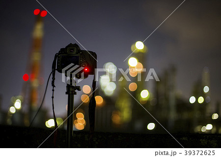 night factory at yokkaichi industrial complex 39372625