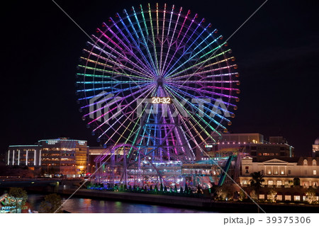 横浜　みなとみらいと運河の夜景 39375306