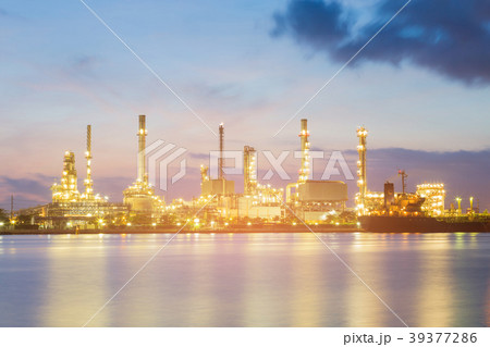 Night light energy refinery river front 39377286