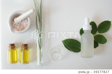 scientist hand pour,drop oil or serum laboratory 39377827