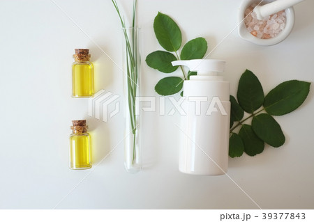 scientist hand pour,drop oil or serum laboratory 39377843