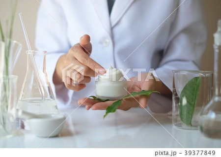 scientist hand pour,drop oil or serum laboratory 39377849