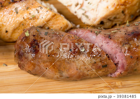 Mixed grilled meats platter closeup. 39381485