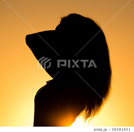 Silhouette of a girl with long hair at sunset 39381651