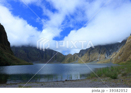 ピナツボ火山 火口湖の写真素材