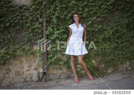 Girl and city. Girl and city. 39382850