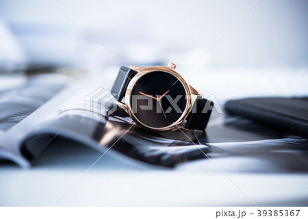 Elegant business men fashion no brand wrist watch 39385367